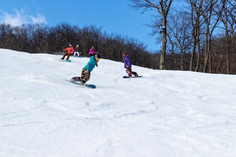 skiers at wintergreen