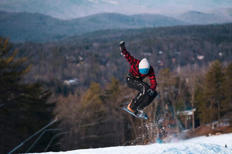 snowboarder at bryce resort